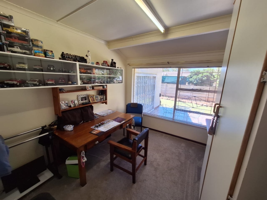 5 Bedroom Property for Sale in Fichardt Park Free State